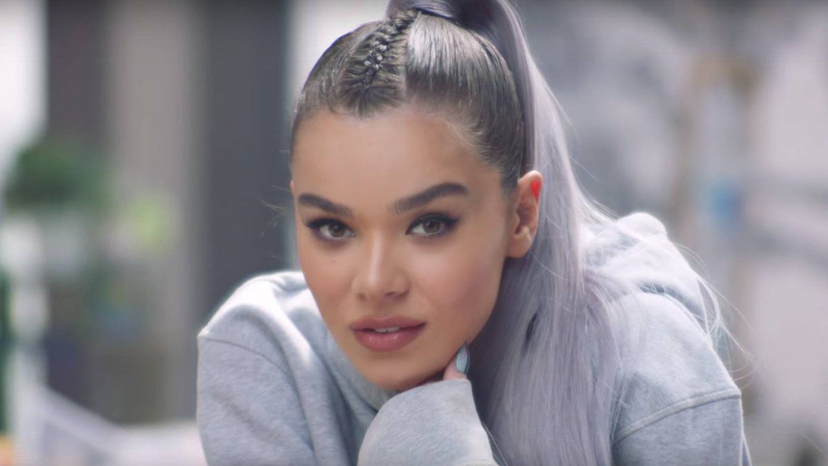 Hailee Steinfeld’s Plastic Surgery – What We Know So Far