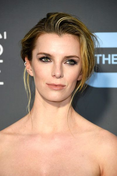 Betty Gilpin Cosmetic Surgery Face