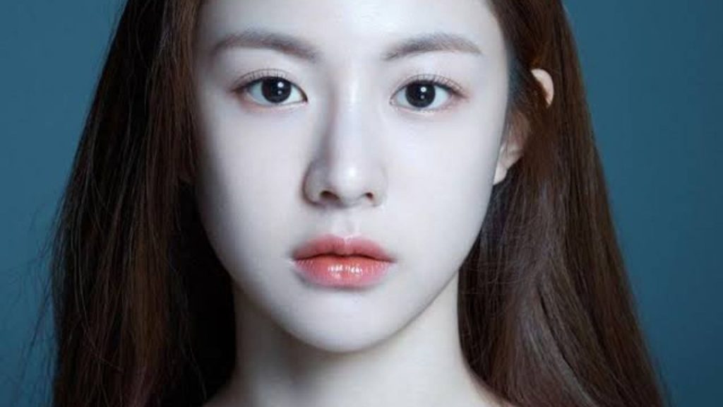 Go Yoon-jung Plastic Surgery Face