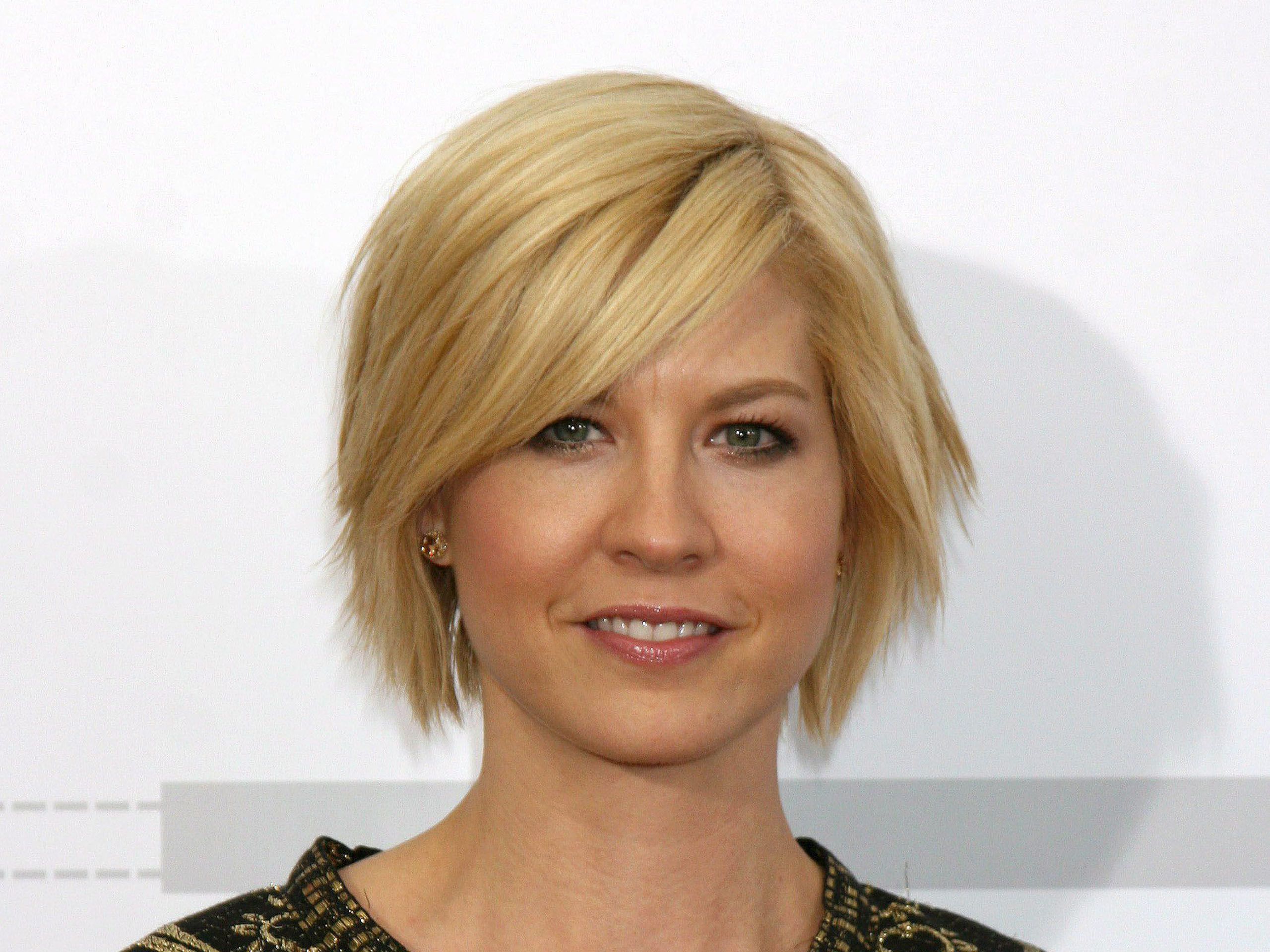 Jenna Elfman’s Plastic Surgery – What We Know So Far