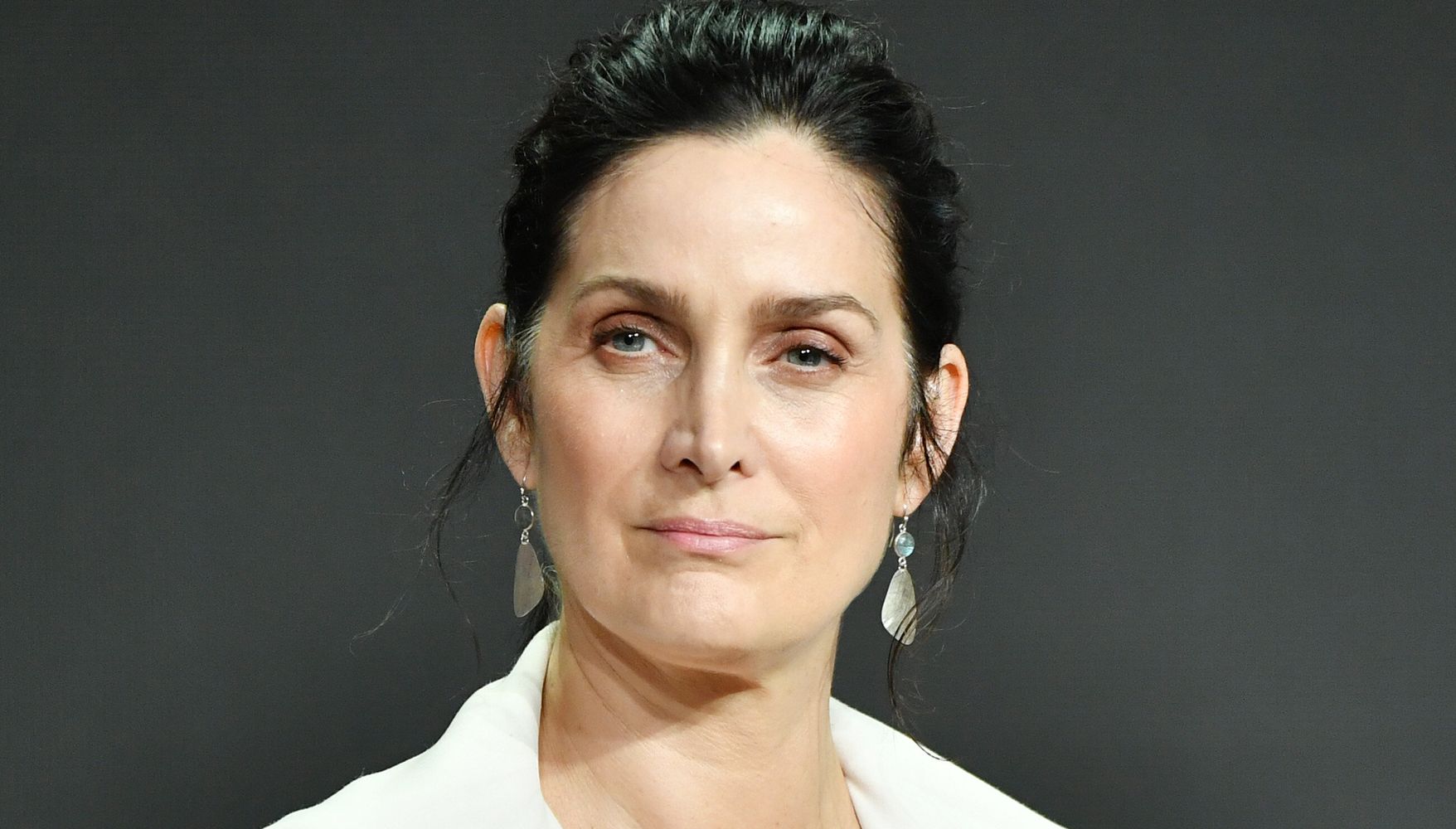 Carrie-Anne Moss’ Plastic Surgery – What We Know So Far