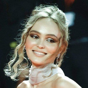 Lily-Rose Depp Plastic Surgery Face