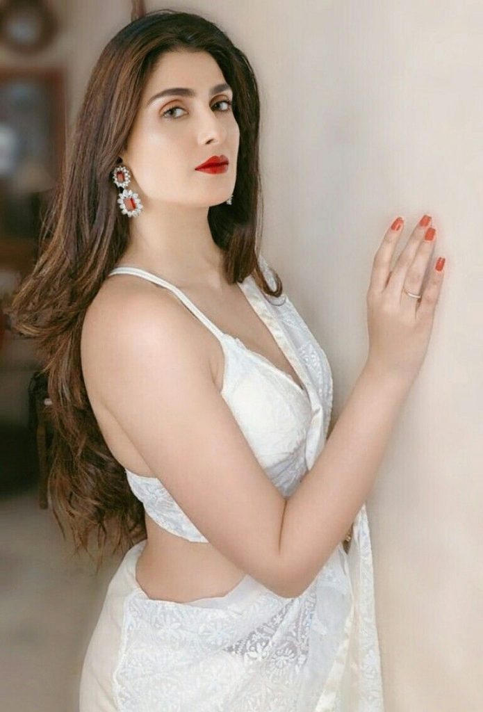 Ayeza Khan Plastic Surgery Body