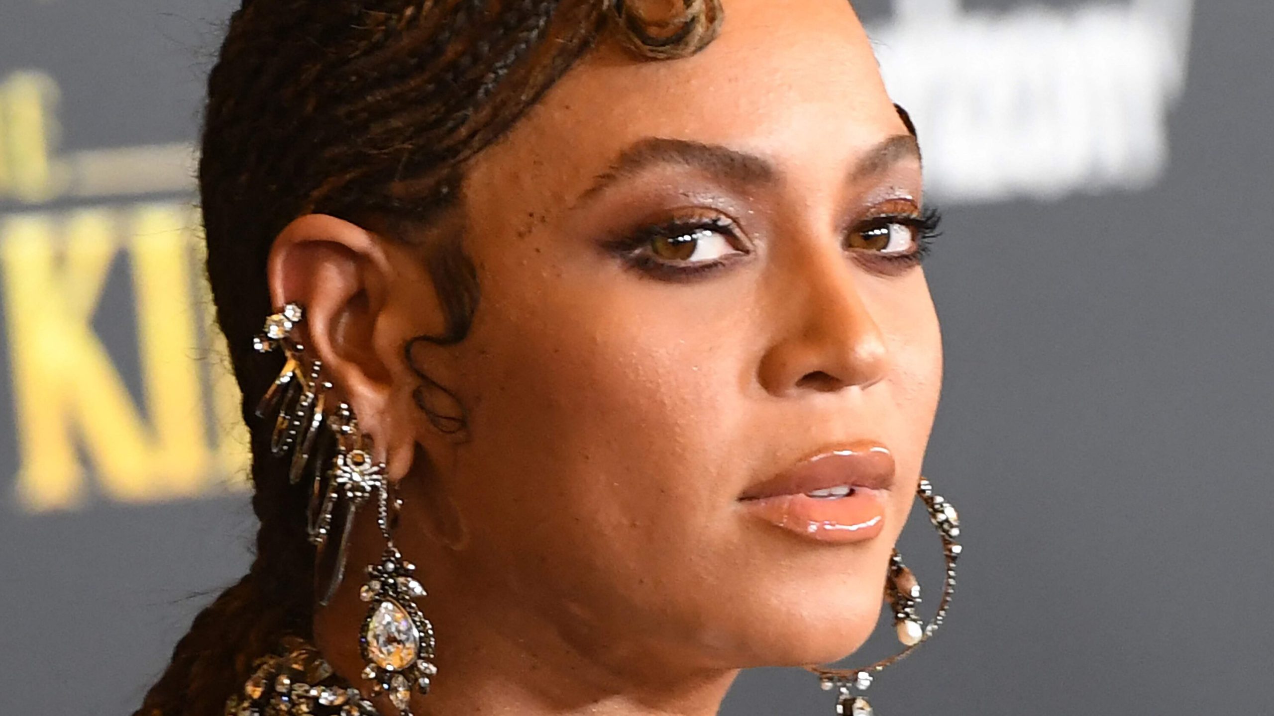 Beyoncé’s Plastic Surgery: Breast Augmentation and the Truth Behind Her Beauty
