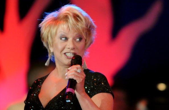 Elaine Paige and the Surge in Speculation About Her Appearance