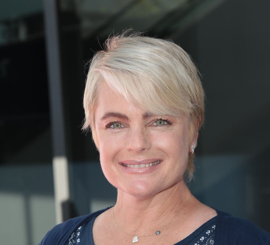 Erika Eleniak’s Journey: From Natural Beauty to Breast Augmentation