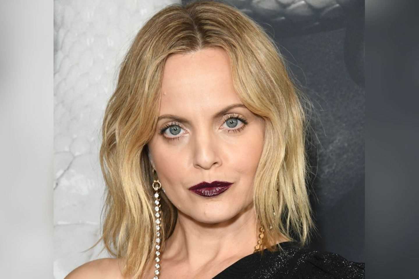 Mena Suvari and Her Journey Through Plastic Surgery